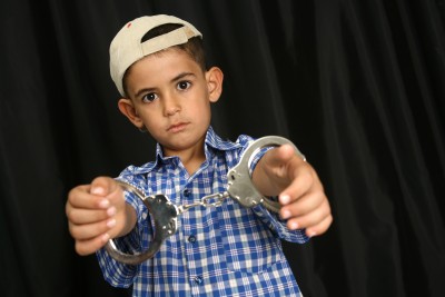 דין נער ערבי מתפרע כנער יהודי